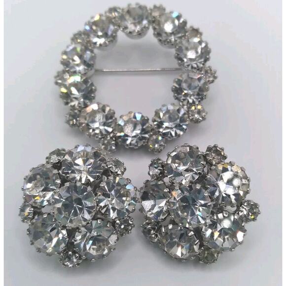 Weiss Brooch Clip-on Earrings Set Vintage Crystal Rhinestones Floral Silvertone - Picture 1 of 8